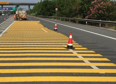 蘇州道路劃線廠家解讀振蕩標(biāo)線與道路標(biāo)線的區(qū)別在哪？