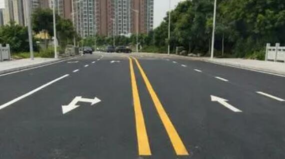 道路交通標線寬度的具體尺寸是多少厘米？